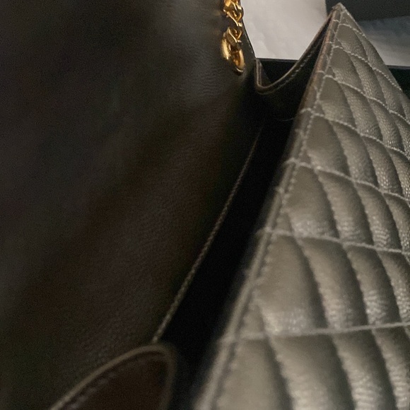 I am selling this beauty! I only used it 3 times. Perfect for any occasion. - Picture 8 of 8